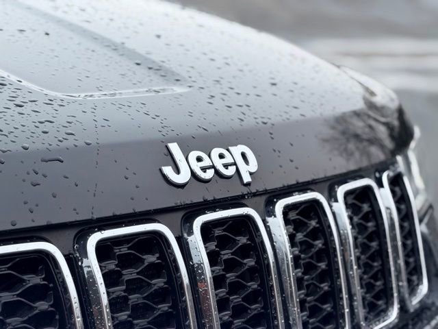 Used 2017 Jeep Grand Cherokee Limited image 31