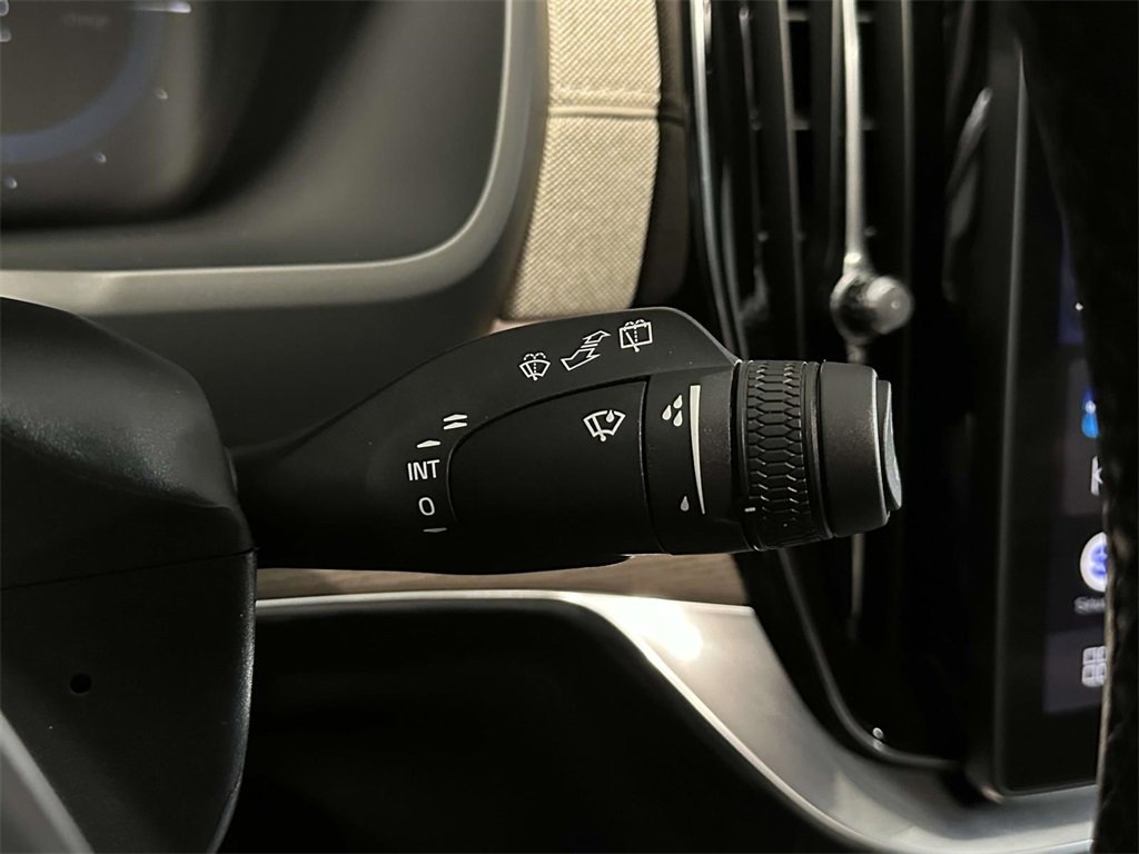 Used 2025 Volvo XC90 T8 Plus w/ Protection Package Premier image 24