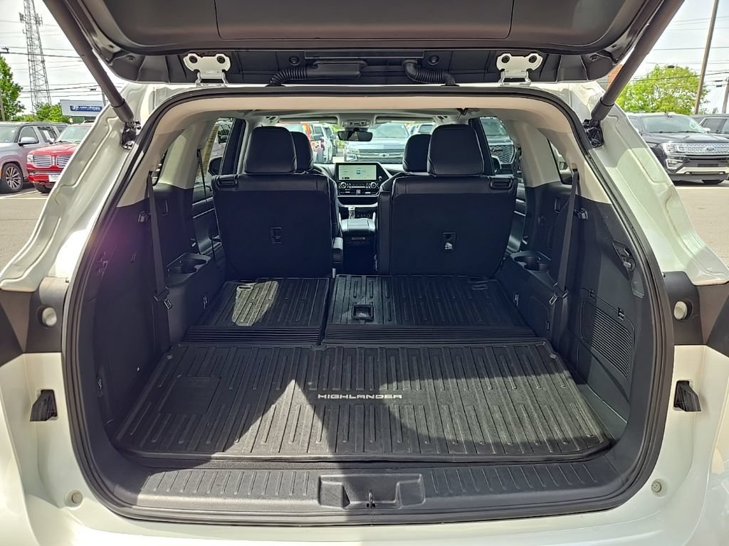 Used 2025 Toyota Highlander Limited AWD/4WD image 57