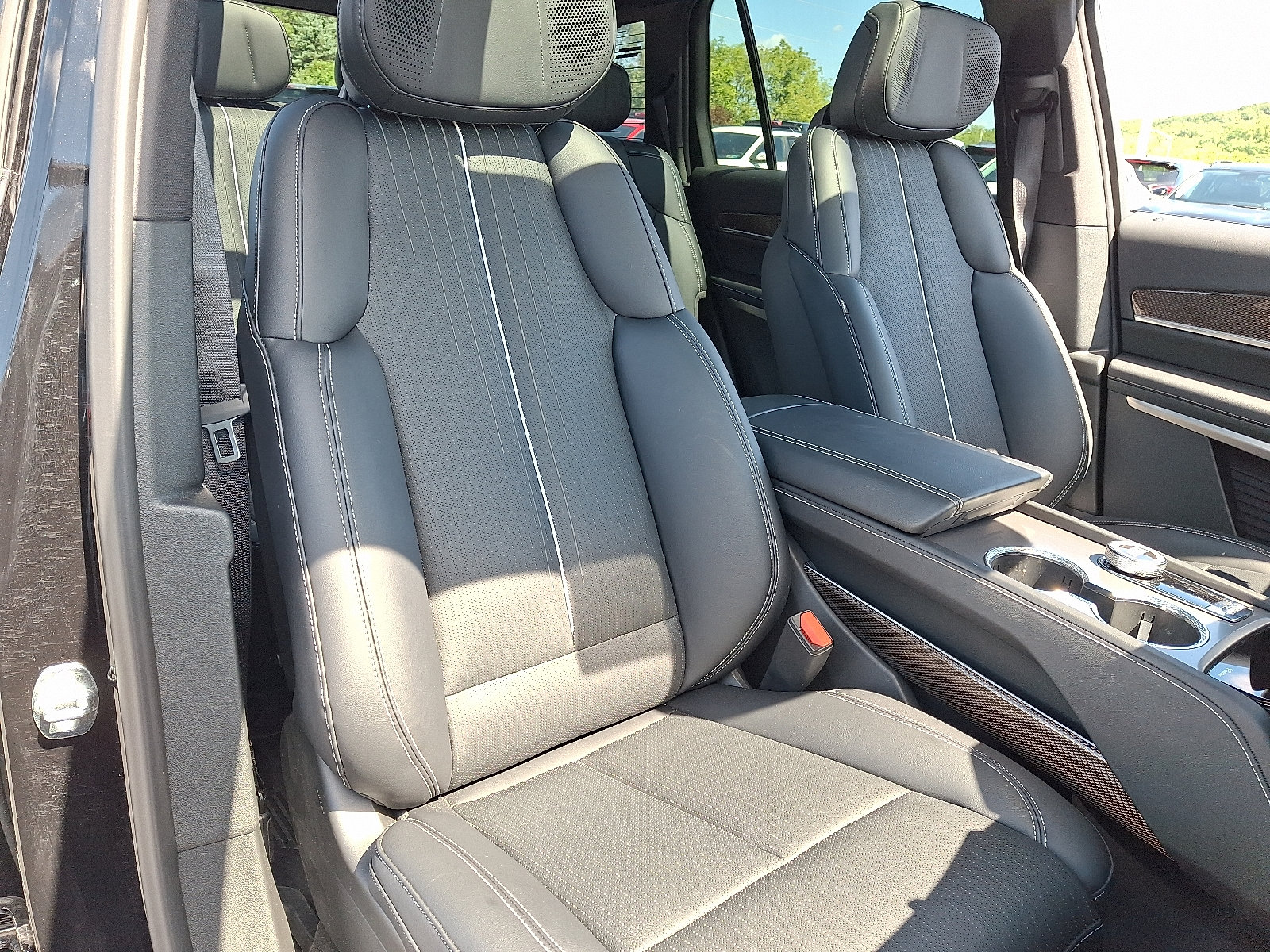 Certified 2026 Cadillac Vistiq Sport w/ LPO, Floor Liner Package AWD/4WD image 19