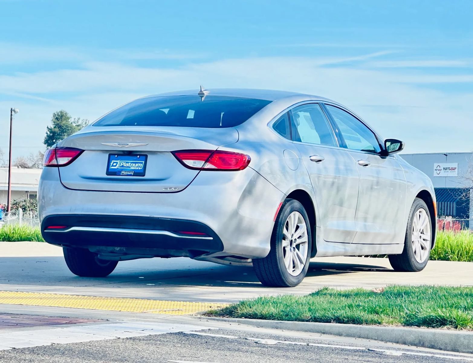 Used 2015 Chrysler 200 Limited w/ Convenience Group FWD image 6