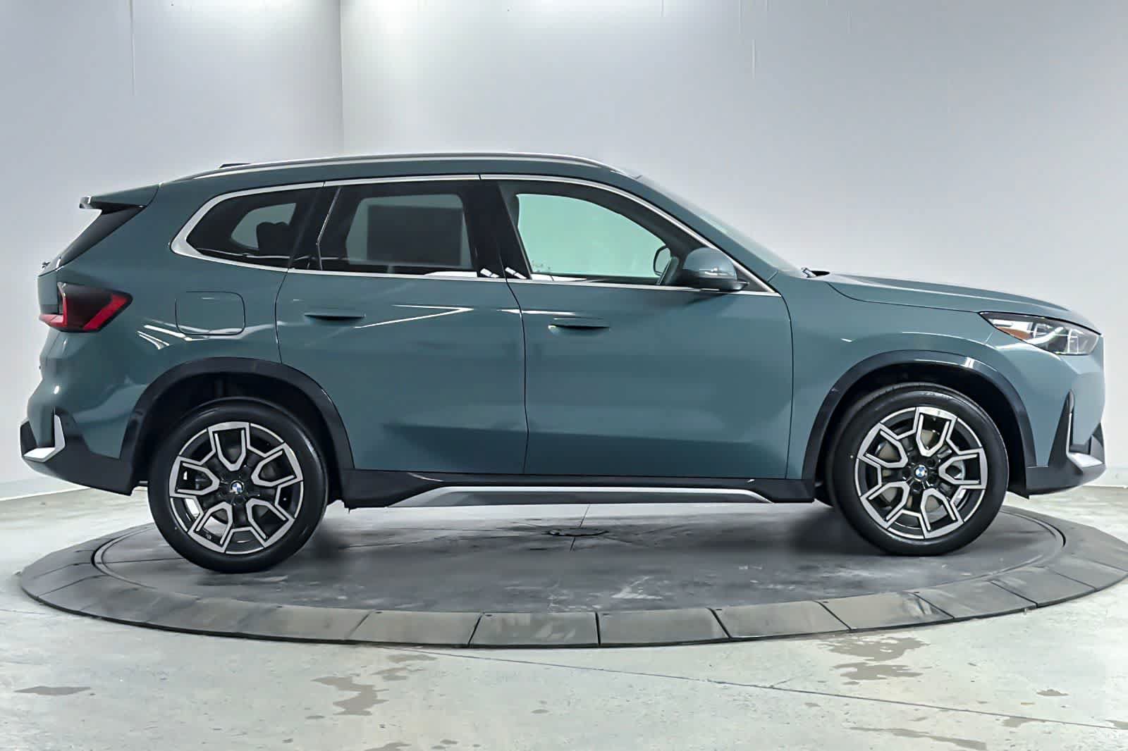 New 2026 BMW X1 xDrive28i w/ Technology Package AWD/4WD image 8