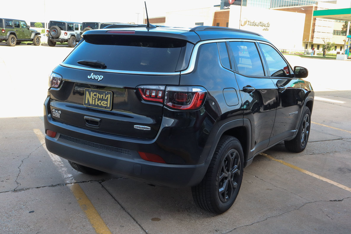 Used 2025 Jeep Compass Latitude AWD/4WD image 5