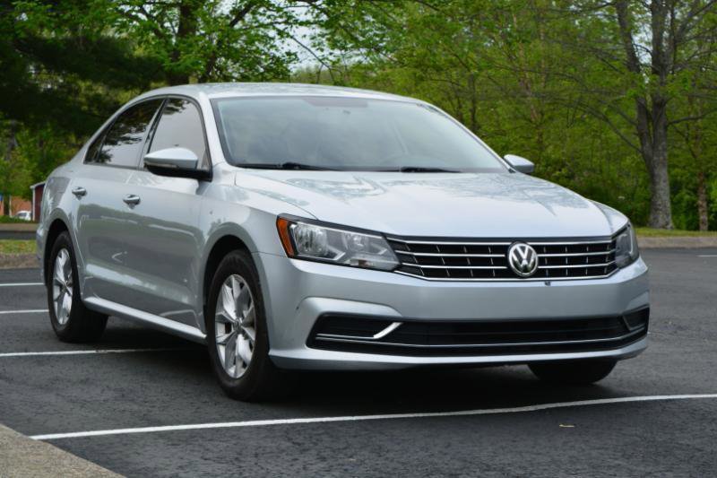 Used 2018 Volkswagen Passat 2.0T S w/ Driver Assistance Package FWD image 3