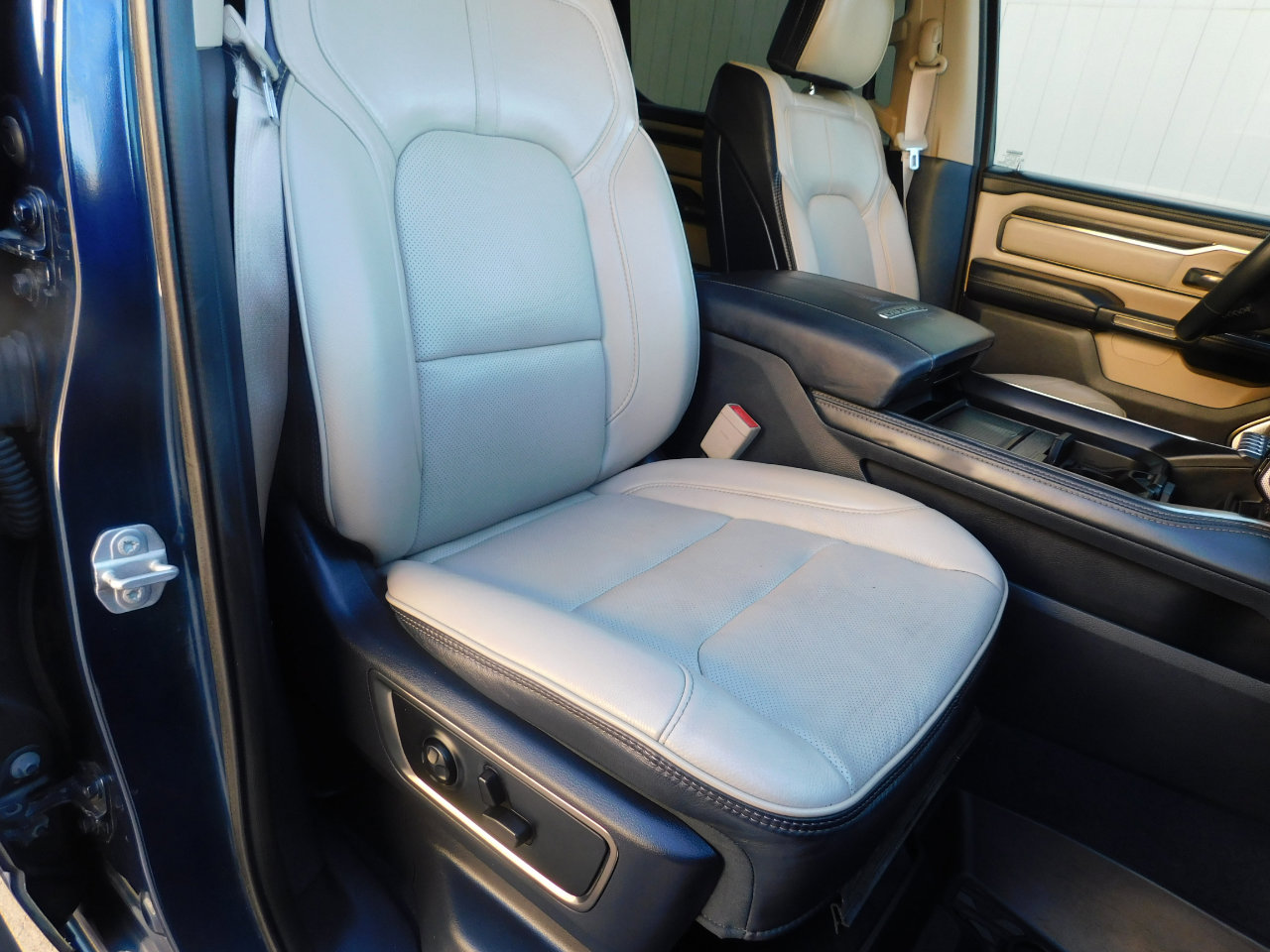 Used 2019 RAM 1500 Limited image 16