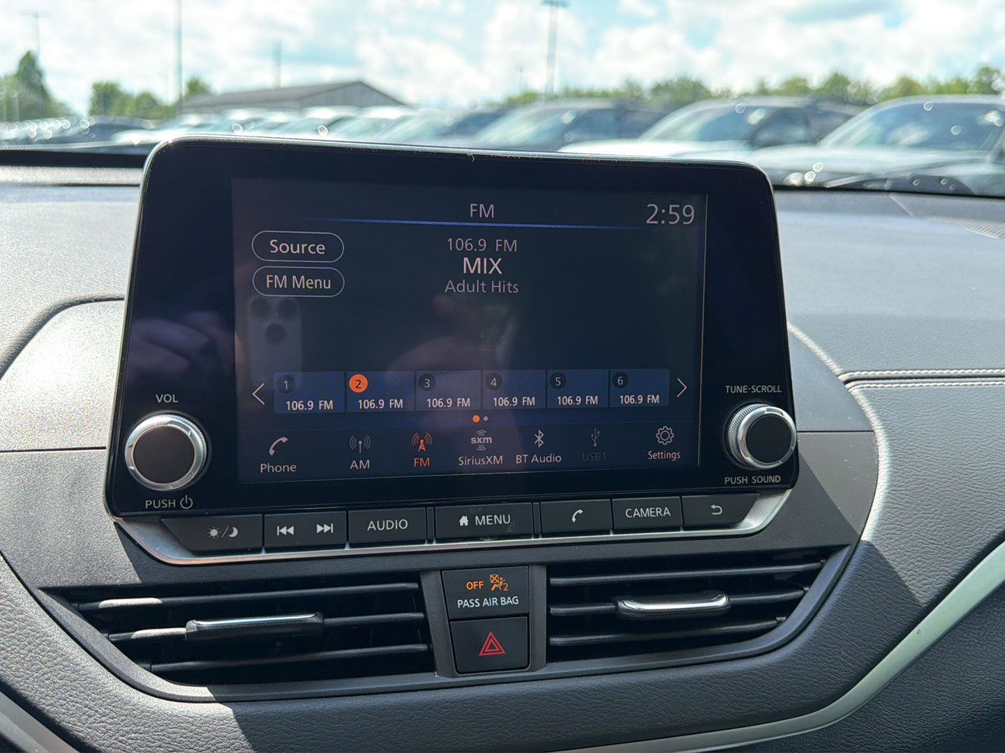 Used 2021 Nissan Altima 2.5 SV w/ SV Premium Package FWD image 14