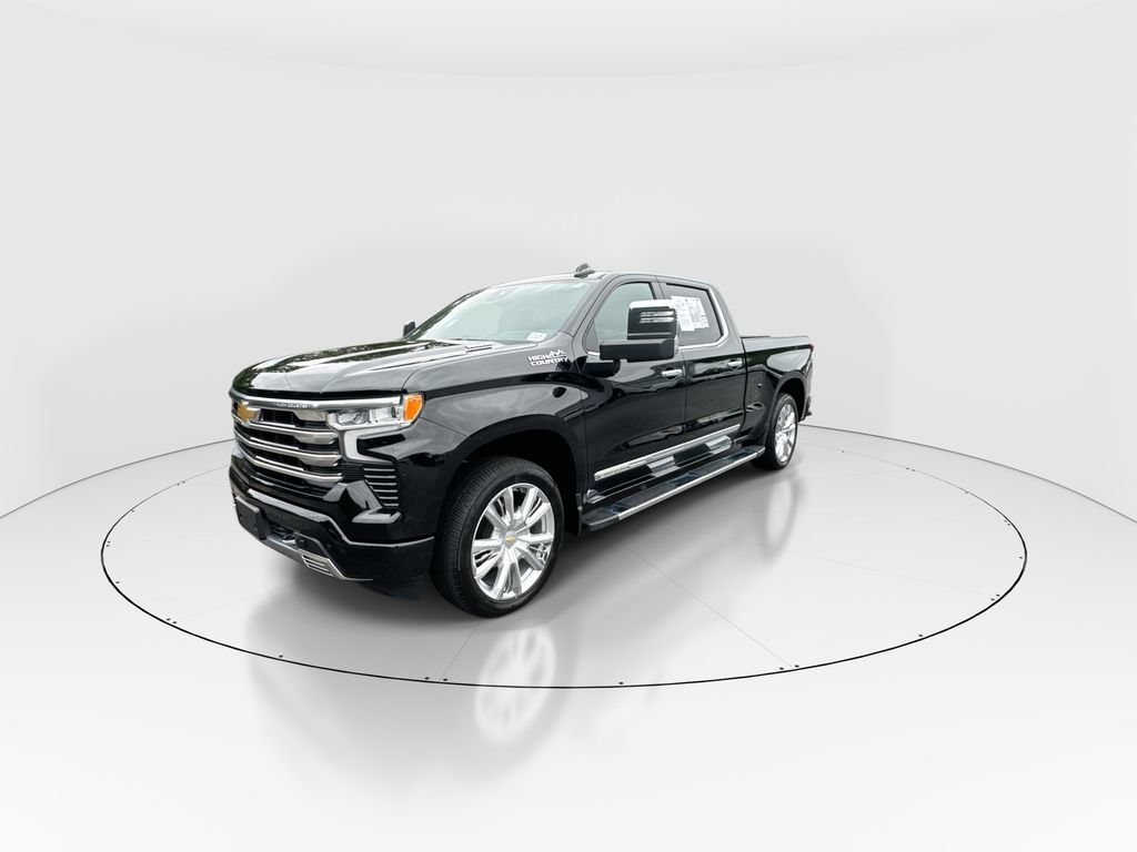 Used 2025 Chevrolet Silverado 1500 High Country w/ High Country Premium Package AWD/4WD image 4