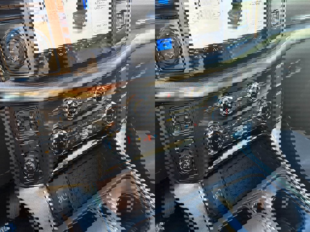 New 2025 Ford F150 Platinum w/ FX4 Off-Road Package image 26