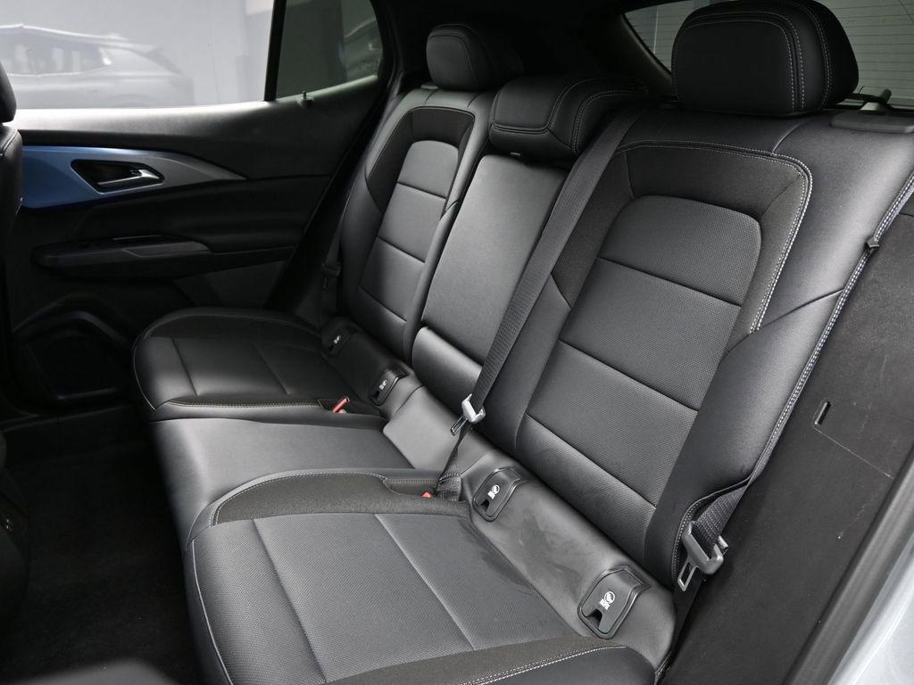 Used 2025 Chevrolet Equinox EV LT w/ Convenience Package image 24