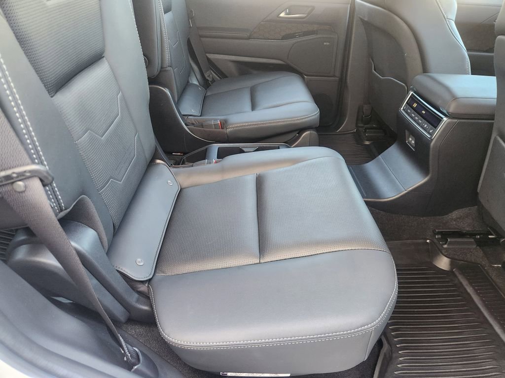 Used 2024 Lexus GX 550 w/ Accessory Package (Z1) image 30