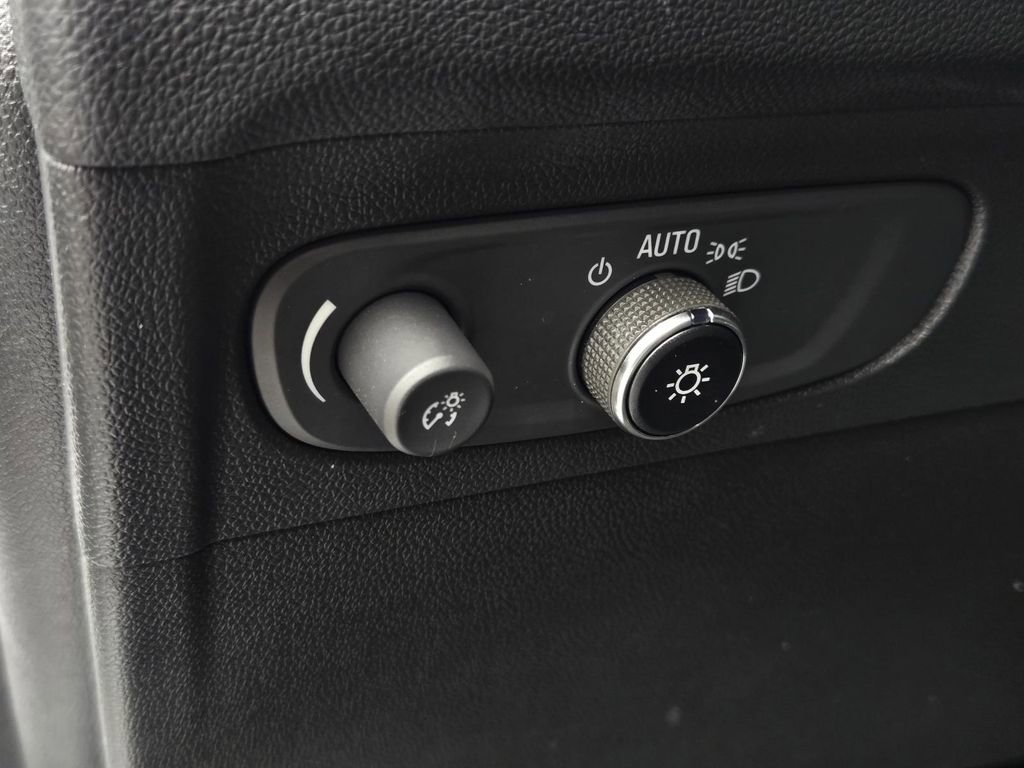 Used 2023 Buick Envision Essence w/ Sport Touring Package FWD image 18