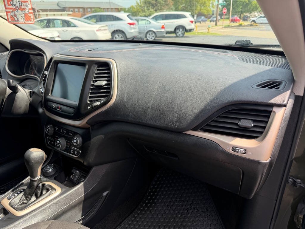 Used 2017 Jeep Cherokee 75th Anniversary AWD/4WD image 12