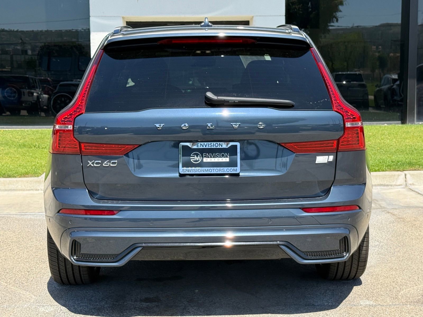 Used 2022 Volvo XC60 T8 R-Design w/ Advanced Package image 14