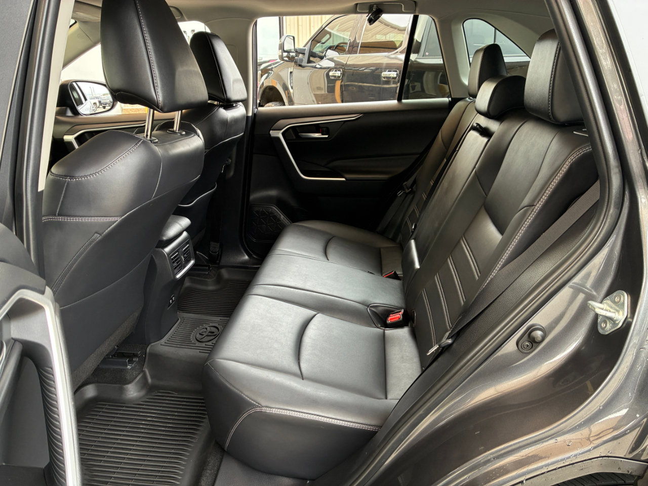 Used 2021 Toyota RAV4 XLE Premium image 29