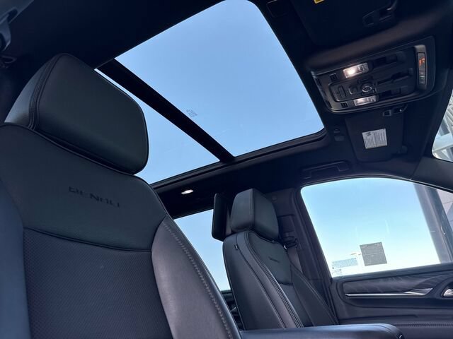 Used 2023 GMC Yukon XL Denali w/ Denali Reserve Package AWD/4WD image 23