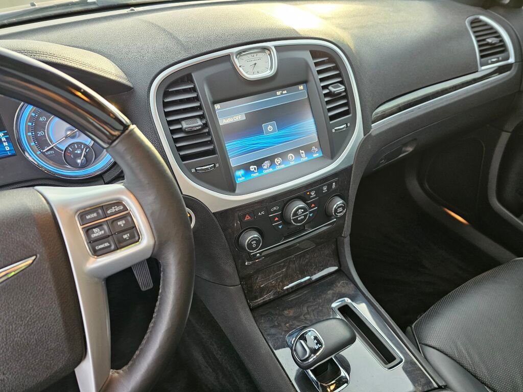 Used 2014 Chrysler 300 C w/ Light Group image 23