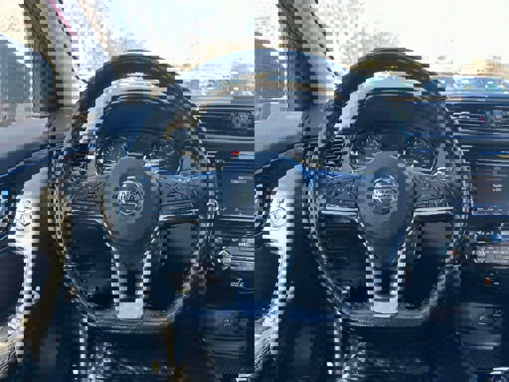 Used 2022 Nissan Rogue Sport SV image 14