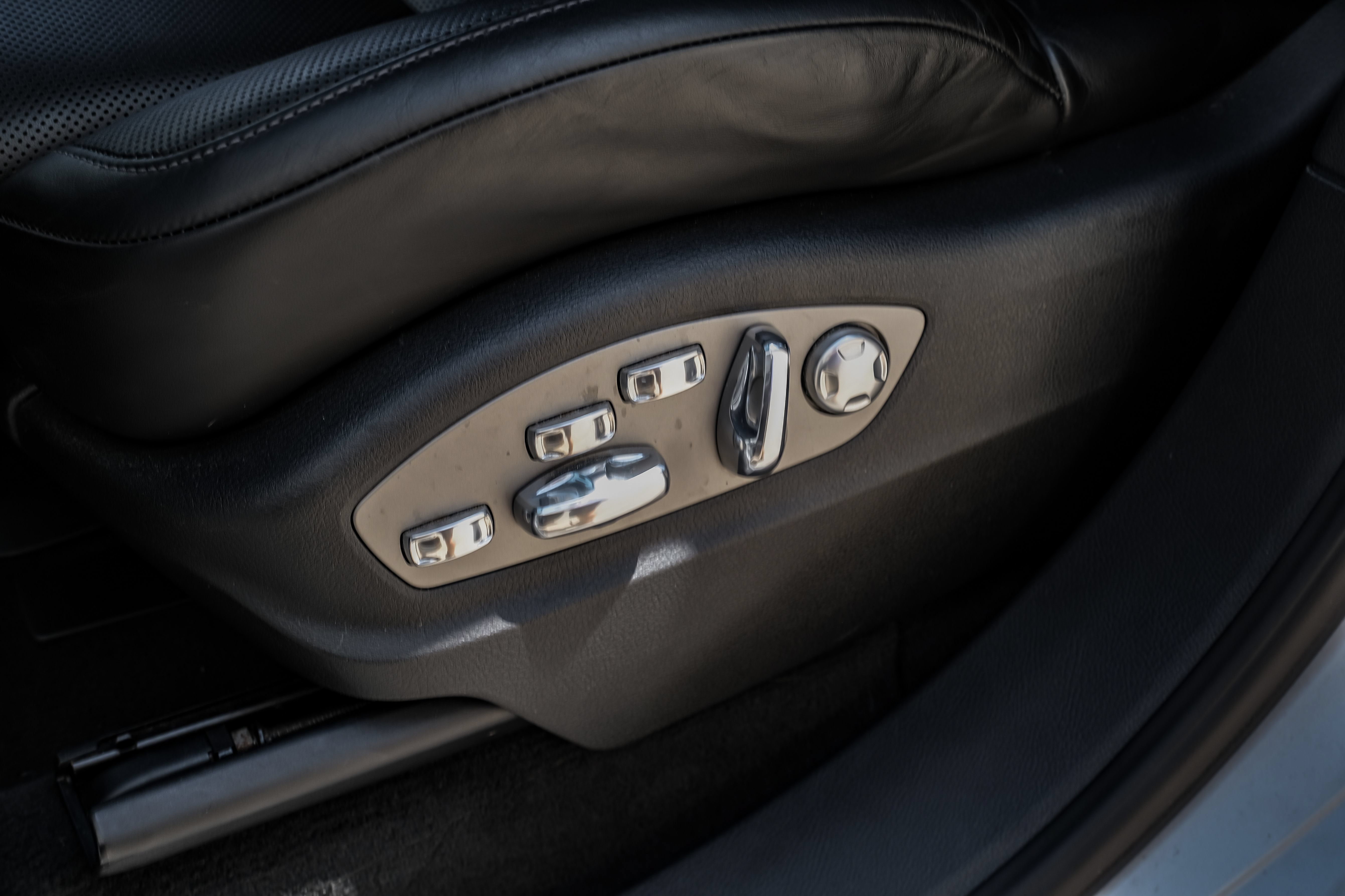 Used 2013 Porsche Cayenne Turbo AWD/4WD image 30