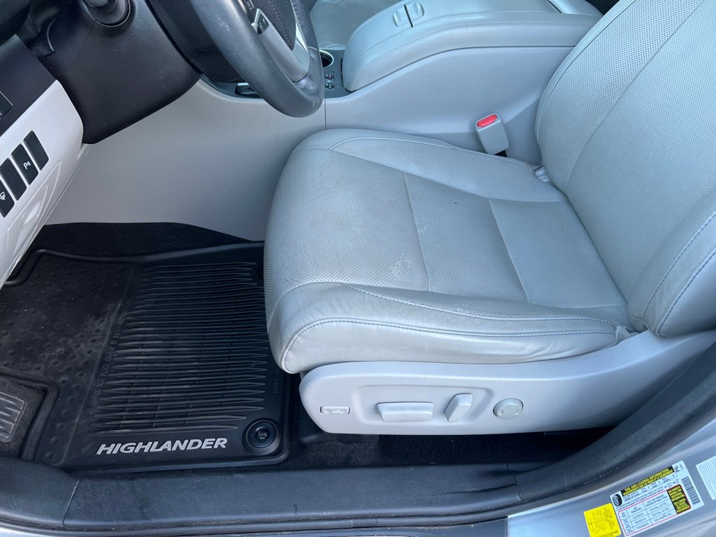 Used 2015 Toyota Highlander Limited image 9