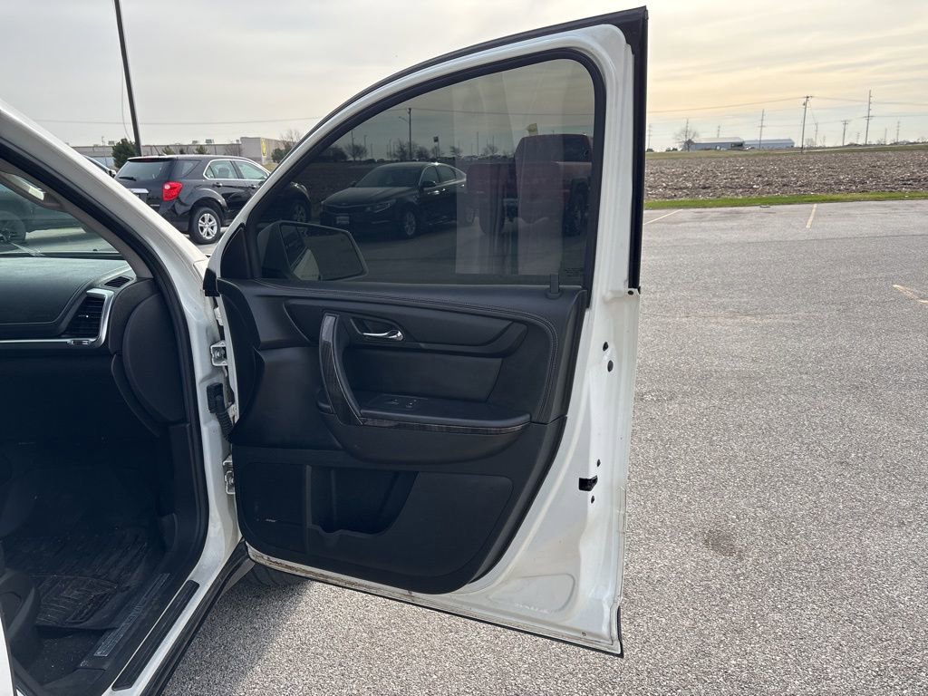 Used 2015 GMC Acadia SLT image 16