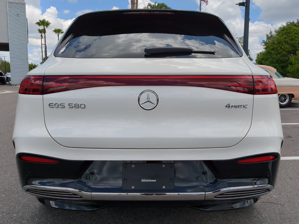Used 2023 Mercedes-Benz EQS 580 4MATIC SUV image 3