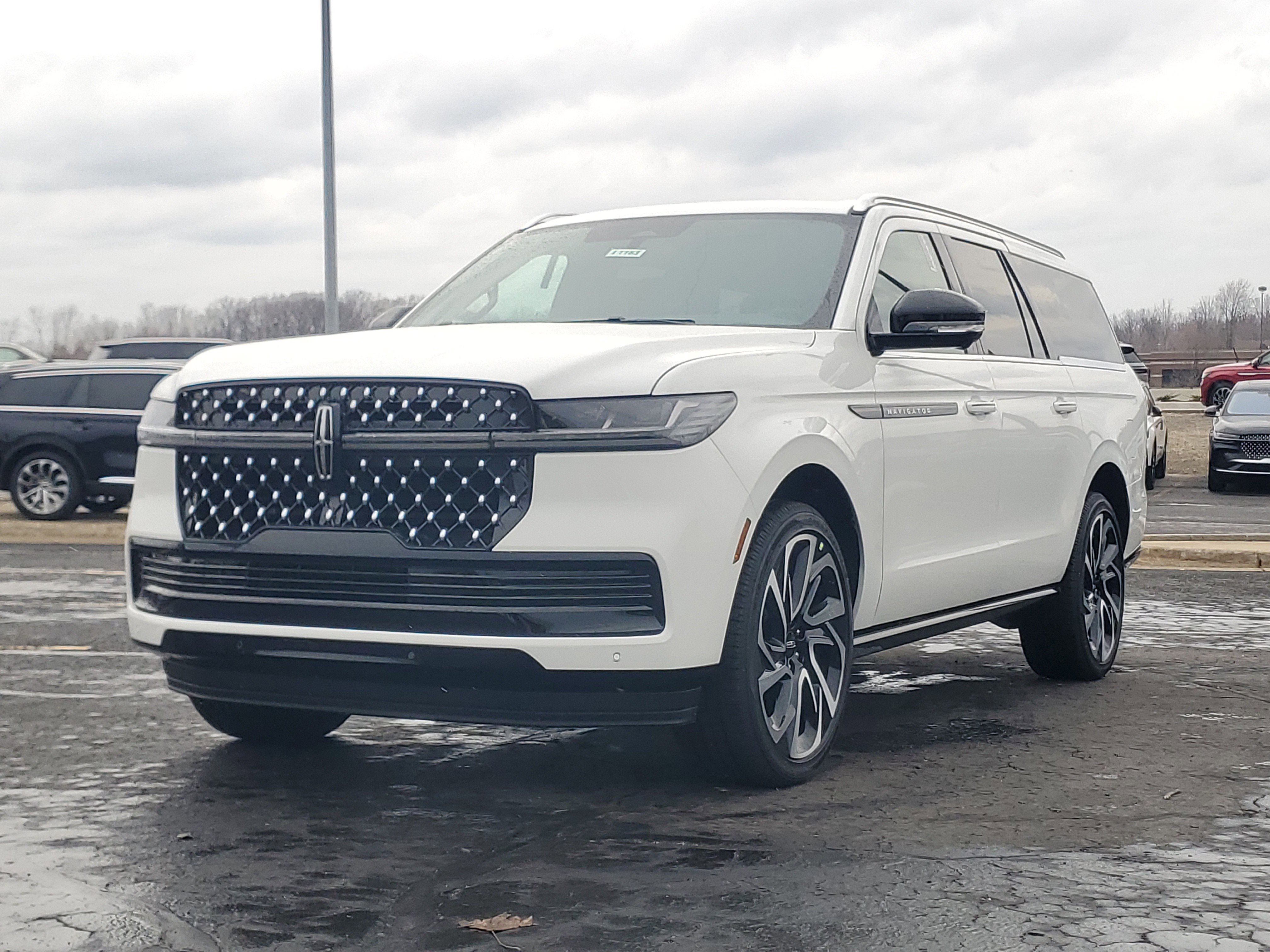 New 2026 Lincoln Navigator L Black Label AWD/4WD image 2