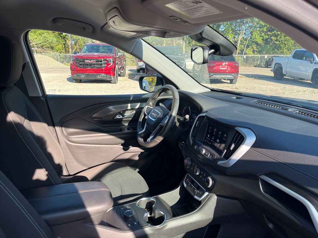 Used 2024 GMC Terrain SLE w/ Driver Convenience Package FWD image 39