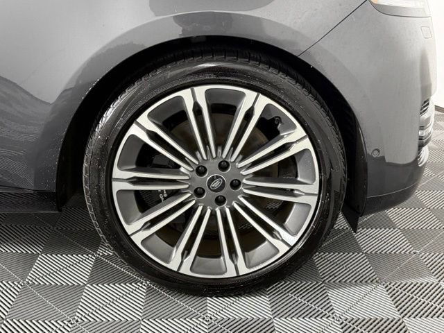 Used 2024 Land Rover Range Rover SE AWD/4WD image 11