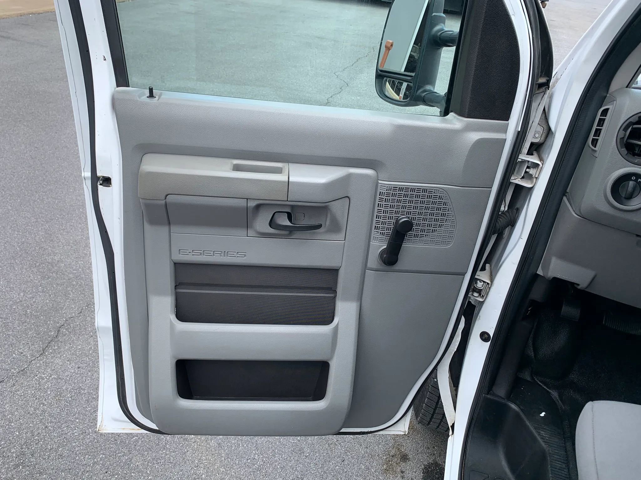 Used 2012 Ford E-150 and Econoline 150 image 8