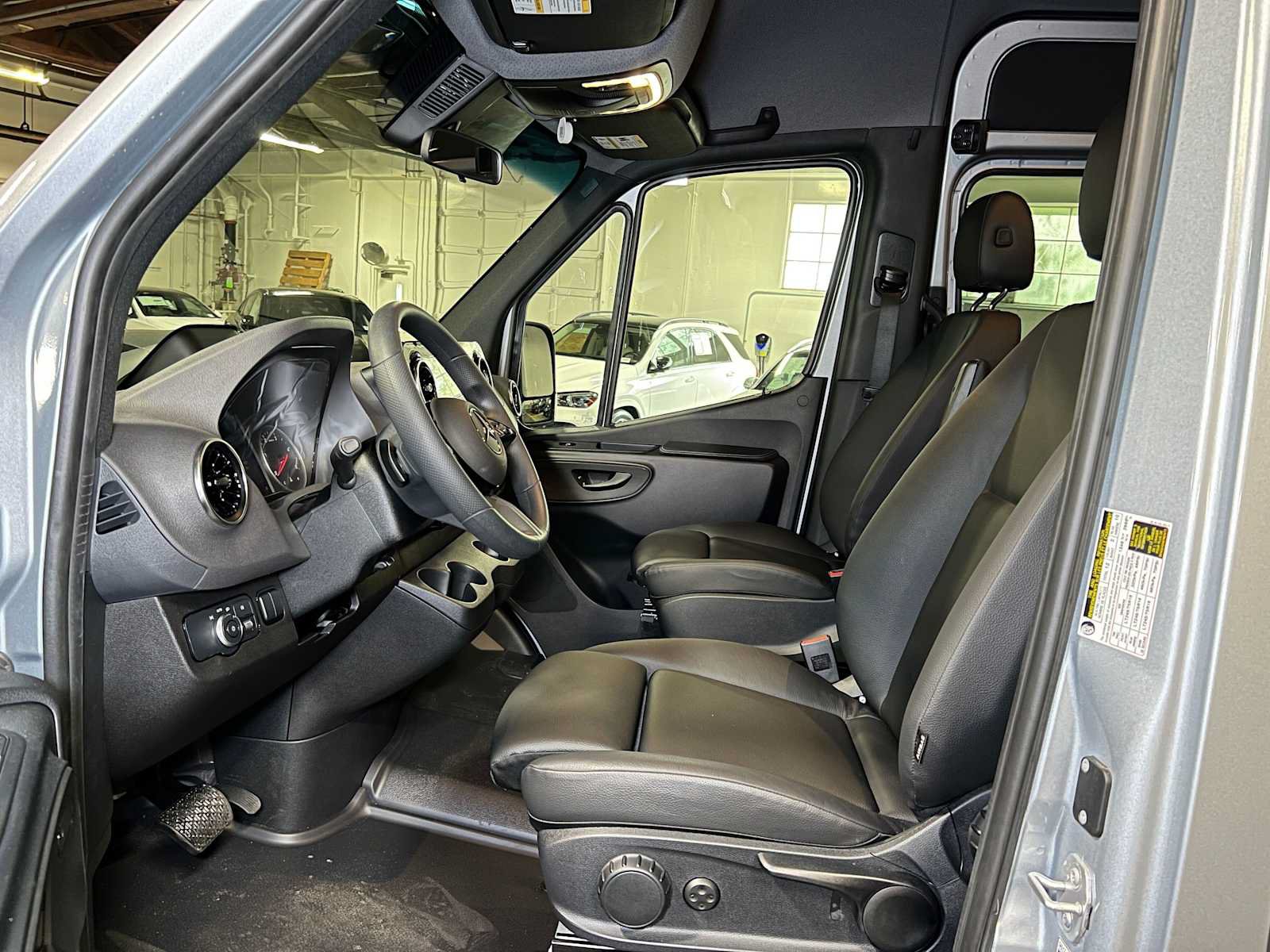 Used 2025 Mercedes-Benz Sprinter 2500 image 22