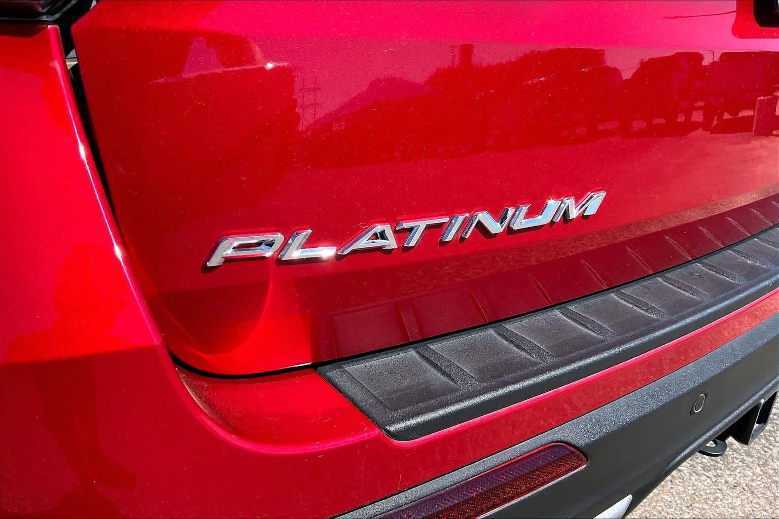 Used 2025 Ford Explorer Platinum w/ Ultimate Package AWD/4WD image 31