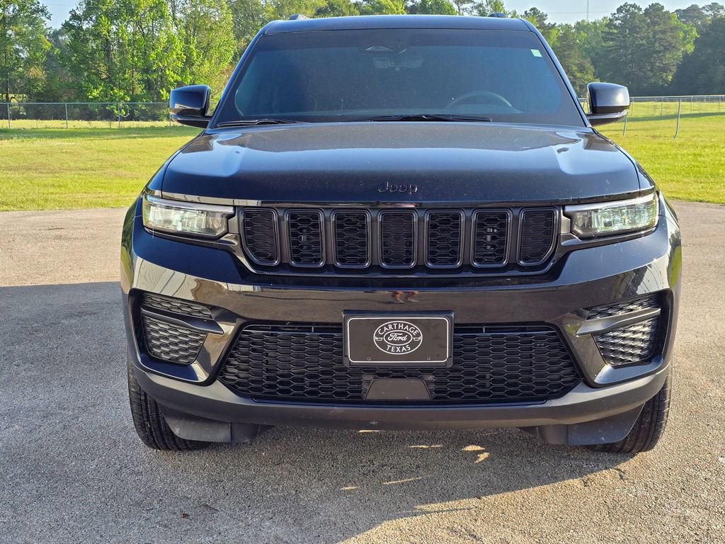 Used 2025 Jeep Grand Cherokee Altitude AWD/4WD image 8