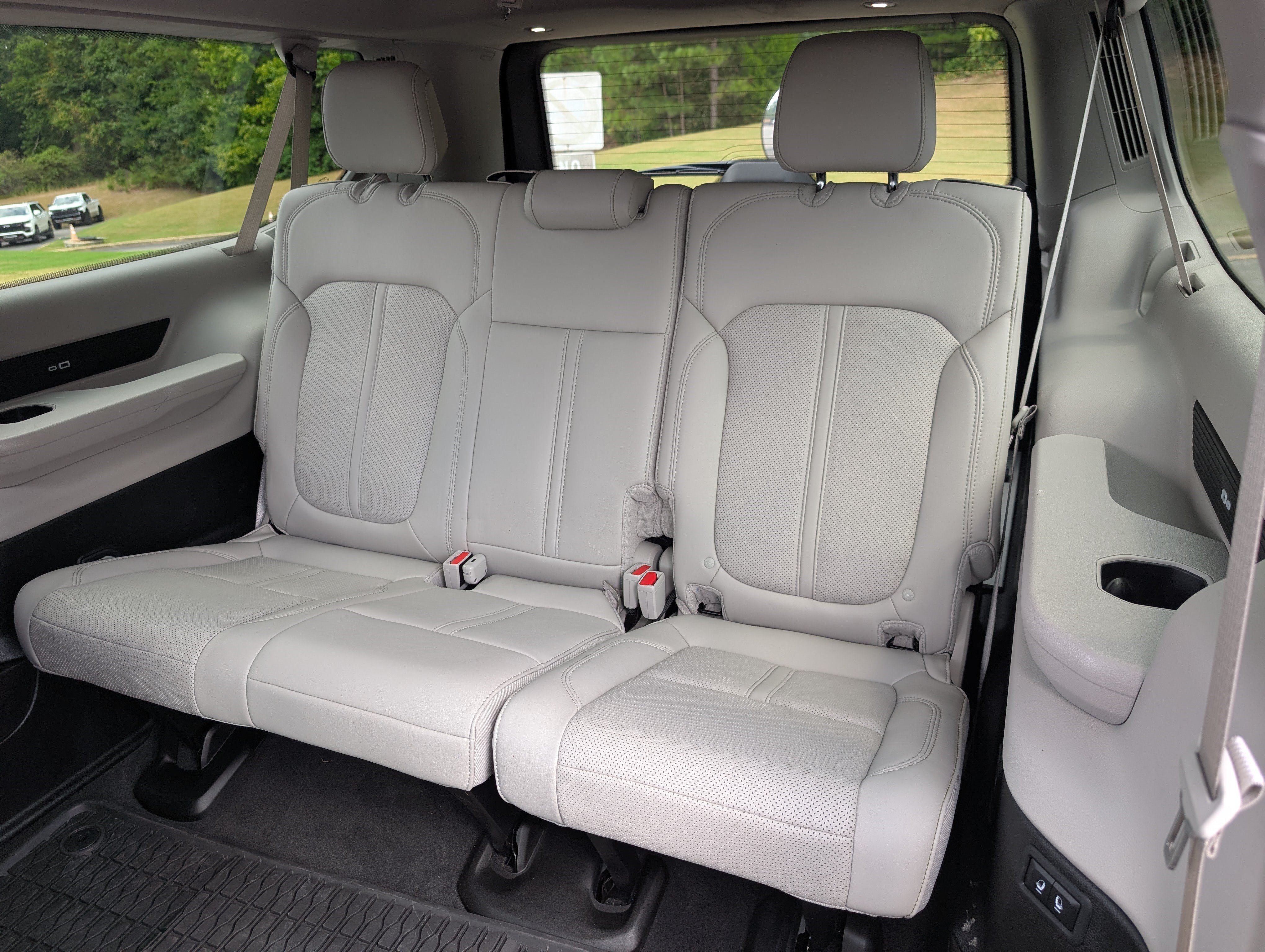 Used 2024 Jeep Wagoneer L Series II w/ Convenience Group I AWD/4WD image 19