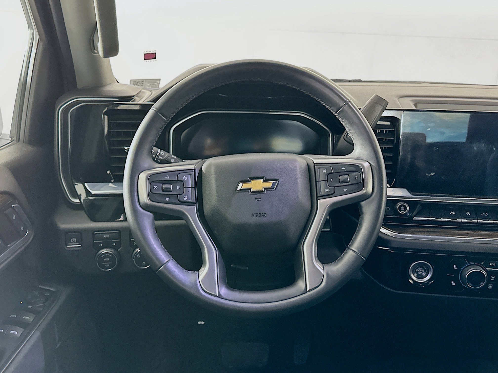 Used 2024 Chevrolet Silverado 1500 LT image 17