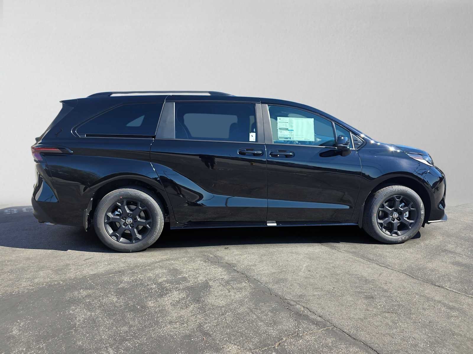 New 2026 Toyota Sienna XLE Woodland Edition AWD/4WD image 2