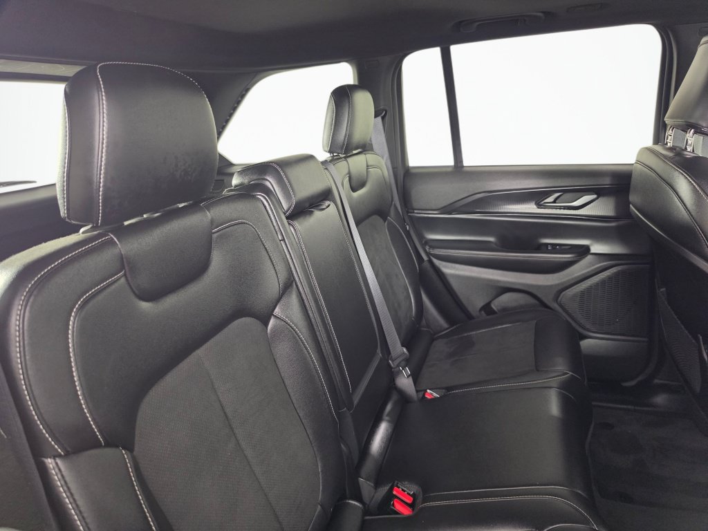 Used 2024 Jeep Grand Cherokee Altitude AWD/4WD image 38
