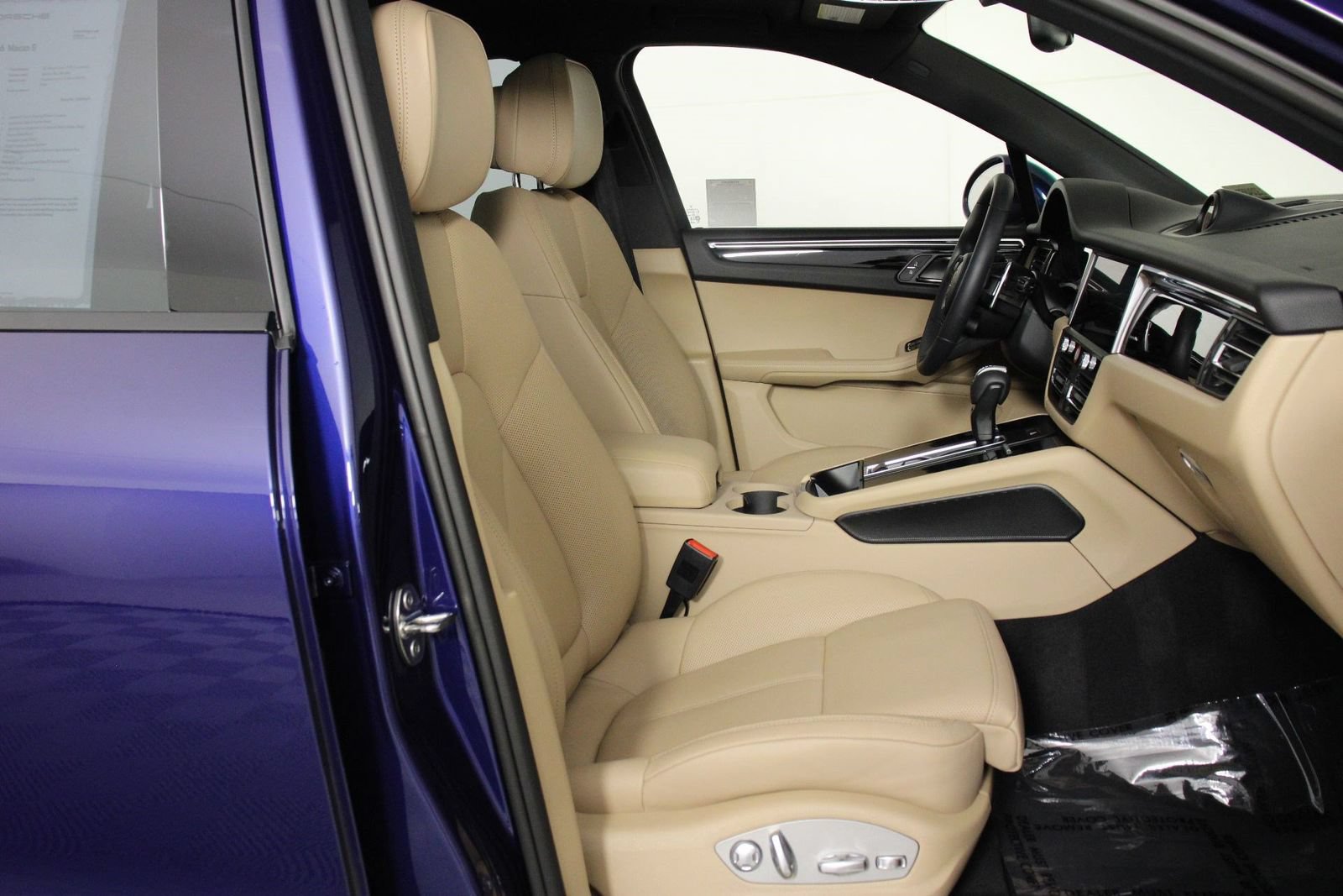 Certified 2026 Porsche Macan S AWD/4WD image 31