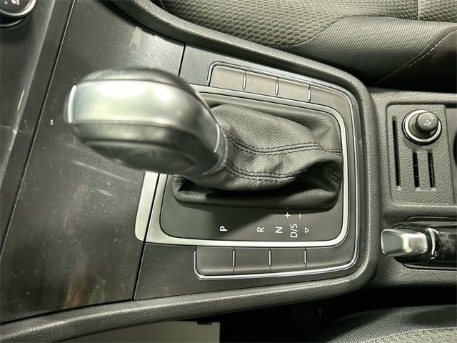 Used 2018 Volkswagen Golf S image 22