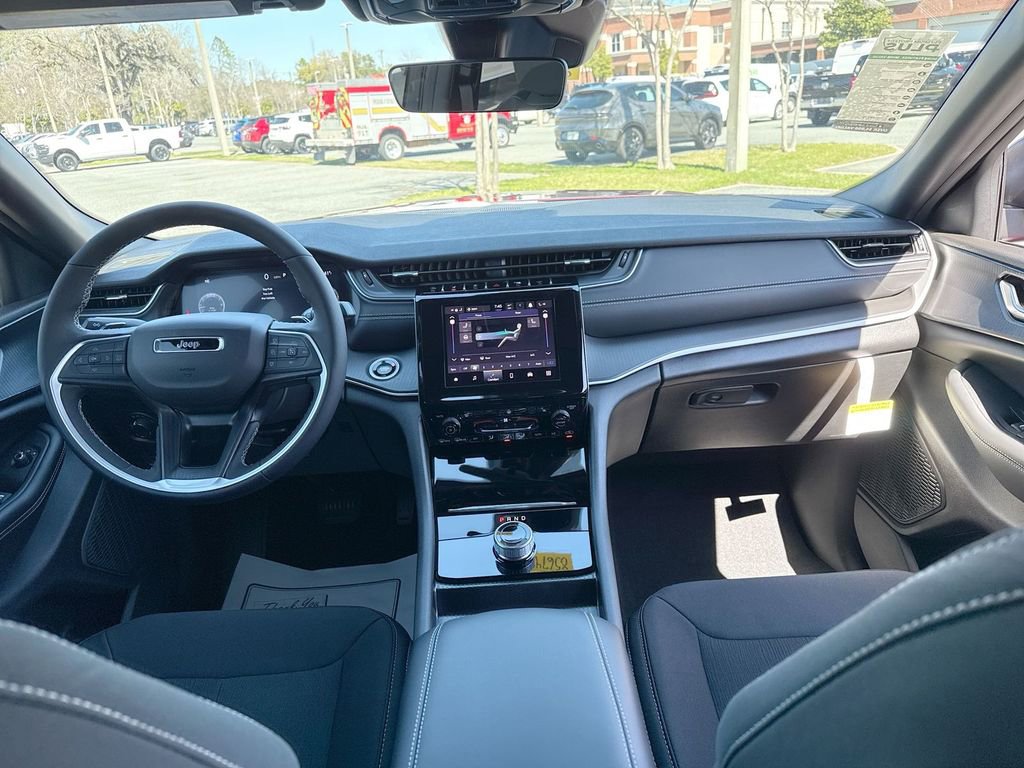 New 2026 Jeep Grand Cherokee L Laredo image 25