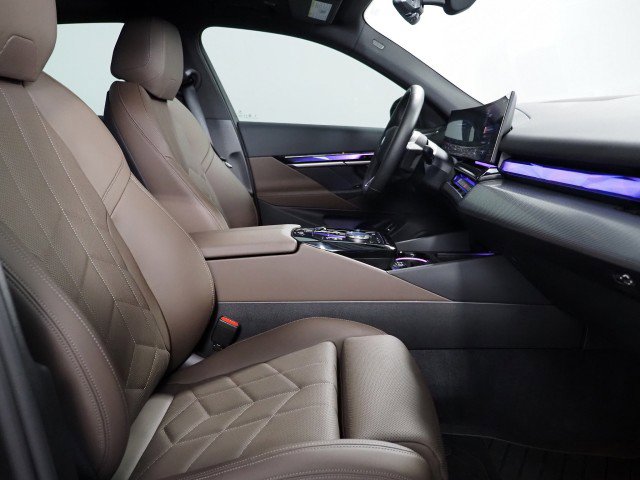 Used 2025 BMW i5 eDrive40i w/ M Sport Package image 15