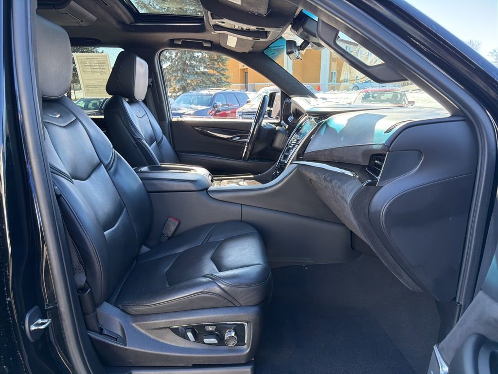 Used 2019 Cadillac Escalade Platinum w/ Escalade Sport Edition AWD/4WD image 27