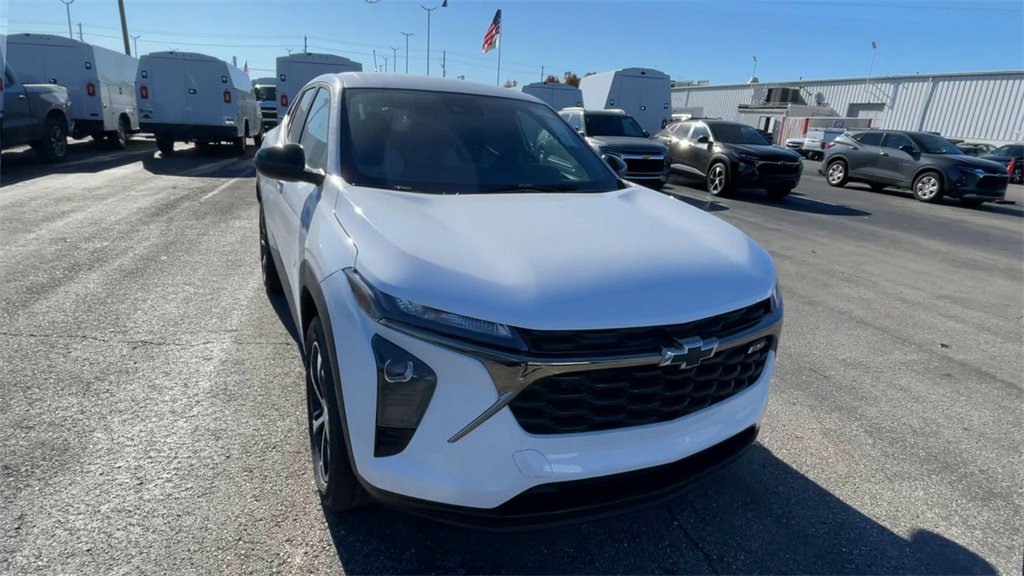 New 2026 Chevrolet Trax RS image 4