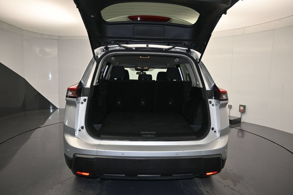 Used 2024 Nissan Rogue S FWD image 23