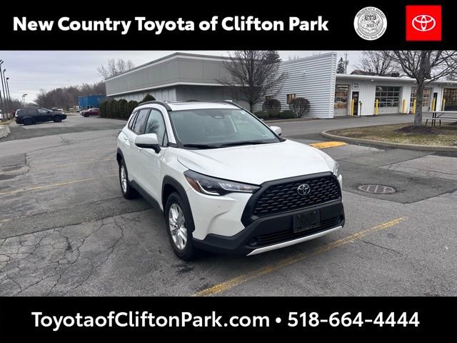 Used 2024 Toyota Corolla Cross LE w/ Moonroof Package image 1