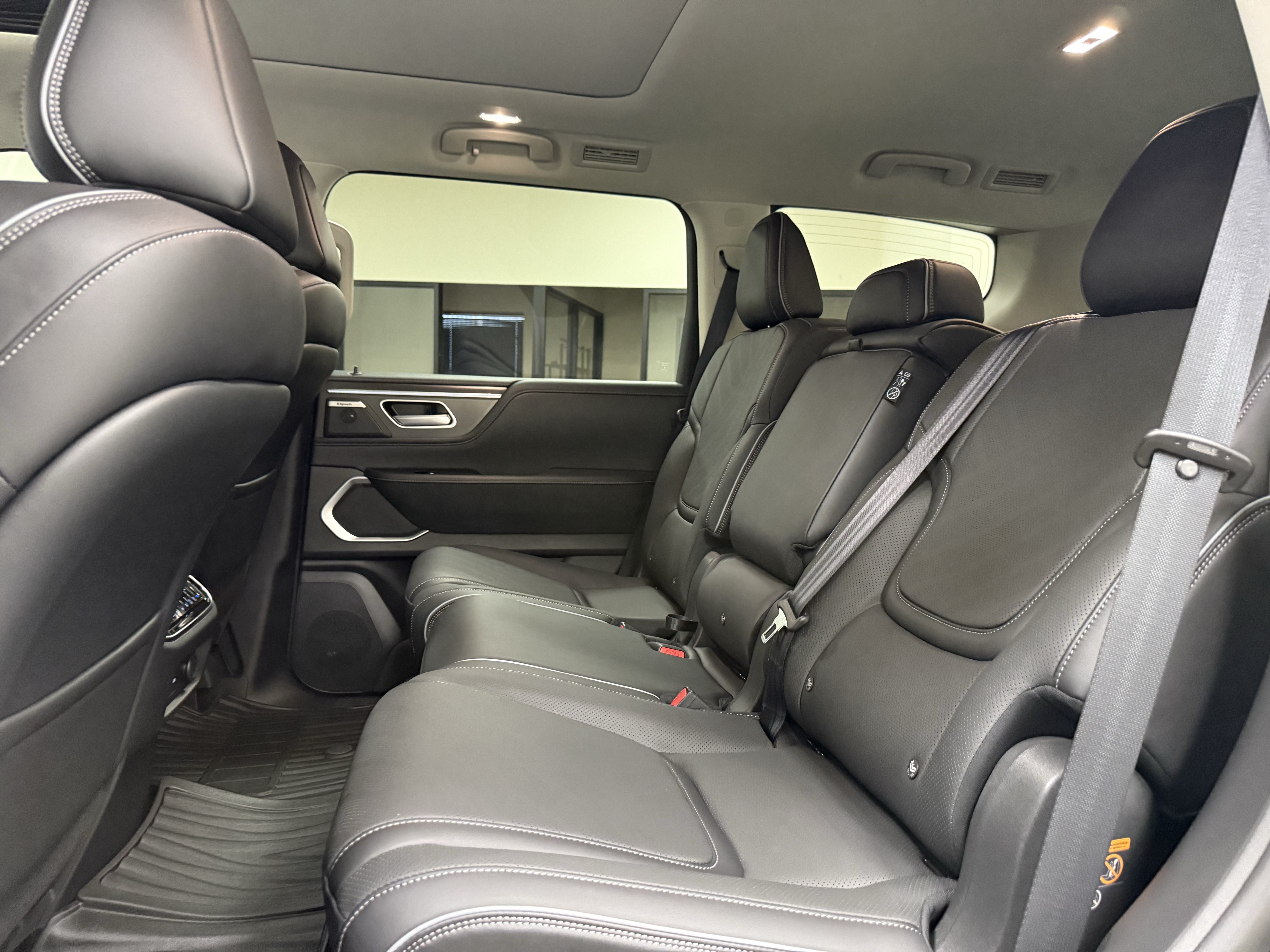 Certified 2026 INFINITI QX80 Luxe w/ Cargo Package RWD image 14
