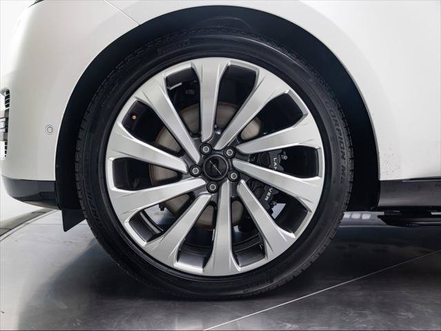 New 2026 Land Rover Range Rover Long Wheelbase SE AWD/4WD image 12