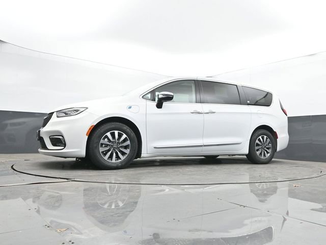 Used 2023 Chrysler Pacifica Limited FWD image 50