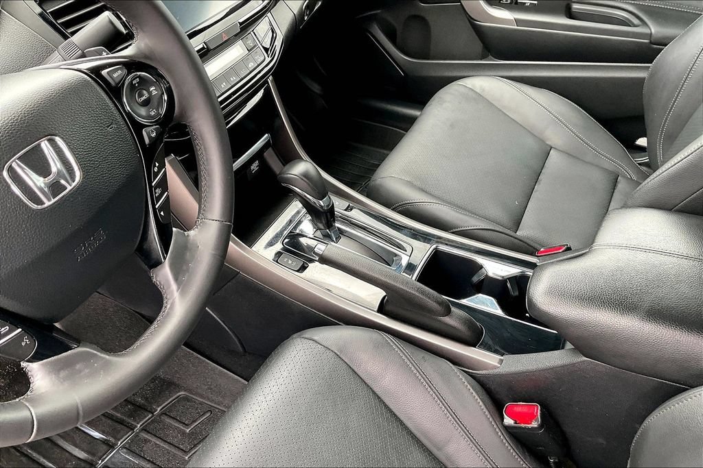 Used 2017 Honda Accord Touring image 13