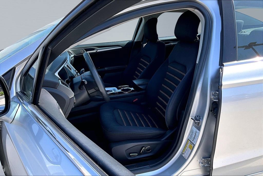 Used 2013 Ford Fusion SE FWD image 3