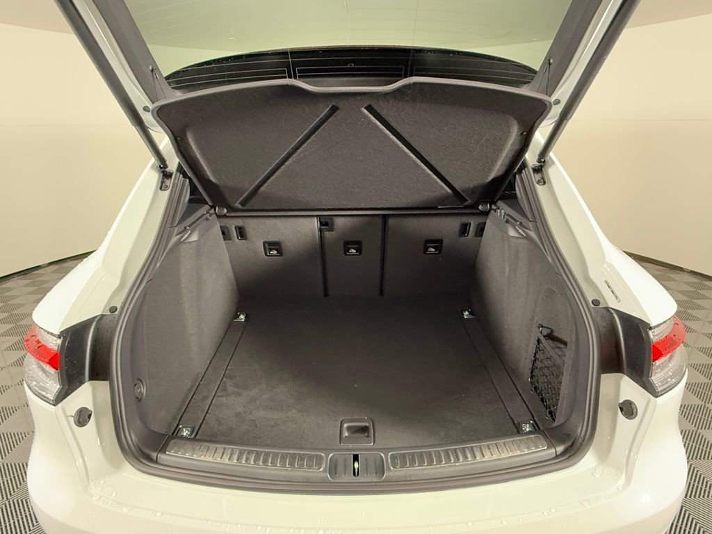 New 2026 Porsche Macan image 17